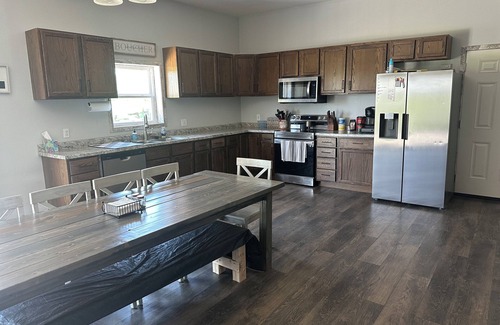 Bushong Cabin | Charming 2-bedroom Shouse with WiFi, AC in lovely Allen