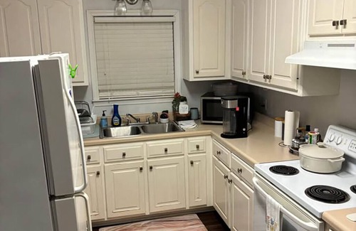 Starkville House | Charming 2-bedroom townhome in Starkville with WiFi