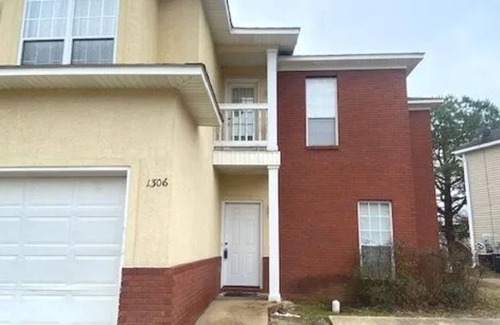 Starkville House | Charming 2-bedroom townhome in Starkville with WiFi