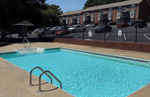 Athens House | Charming 2-bedroom townhome in marvelous Athens with AC