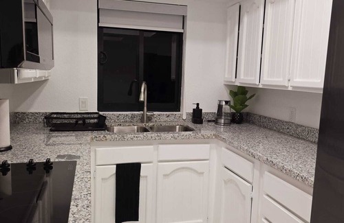 Yuma House | Charming 2-bedroom townhome in lovely Yuma with AC, WiFi