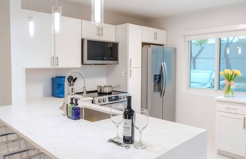 Melaleuca Gardens House | Charming 2-bedroom house with AC, WiFi in marvelous Dania Beach