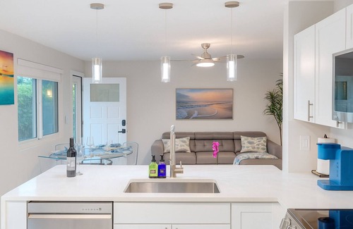 Melaleuca Gardens House | Charming 2-bedroom house with AC, WiFi in marvelous Dania Beach