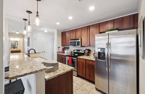 Grand Haven Condo | Charming 2-bedroom condo in Grand Haven. 5 Minute Walk to Downtown!