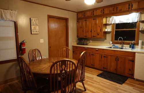 Guntersville House | Charming 2-bedroom house in superb Guntersville with AC, WiFi, carport & deck.