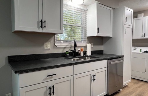 Indianapolis House | Charming 2-bedroom fully fenced house with workstation in fabulous Indianapolis