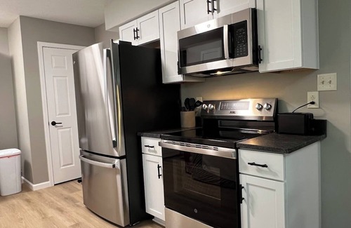 Indianapolis House | Charming 2-bedroom fully fenced house with workstation in fabulous Indianapolis