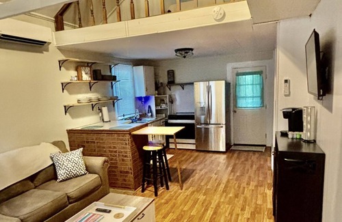Mammoth Cave House | Charming 2-bedroom cabin on Nolin Lake with WiFi, AC, fire pit