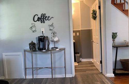 Mount Vernon House | Charming 2-bedroom Duplex with1Gig WiFi, AC in delightful Mount Vernon