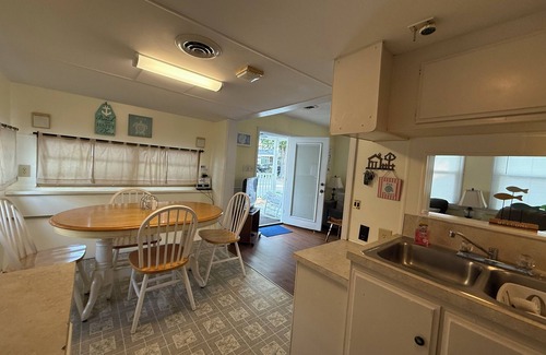 Myrtle Beach Cottage | Charming 2-bedroom cottage with AC, WiFi in delightful Ocean Lakes