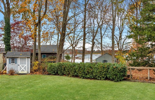 New Suffolk House | Charming 2 bedroom house in Quaint New Suffolk -short walk to New suffolk Beach