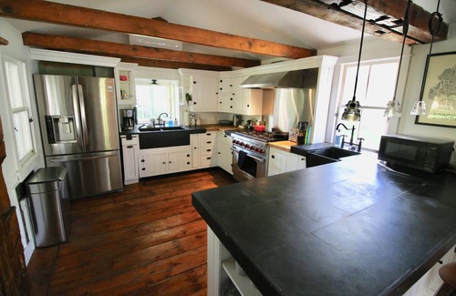 Town of Olive Cottage | Charming 2-bedroom cottage on private 4 acres with modern amenities