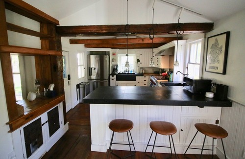 Town of Olive Cottage | Charming 2-bedroom cottage on private 4 acres with modern amenities