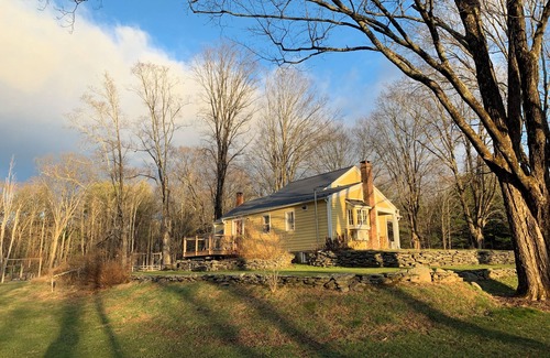 Town of Olive Cottage | Charming 2-bedroom cottage on private 4 acres with modern amenities
