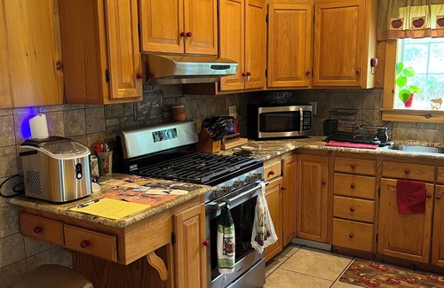 Rock Stream House | Idyllic Private Retreat with Family and Pet-Friendly Amenities