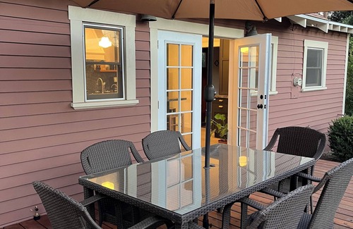 Santa Paula House | Charming 2-bedroom bungalow in Santa Paula with WiFi, AC