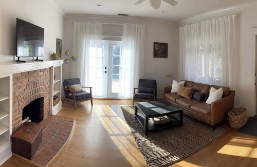 Santa Paula House | Charming 2-bedroom bungalow in Santa Paula with WiFi, AC