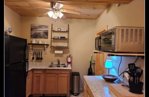 Williamsburg House | Charming 2-bedroom 1,200 sqft Countryside Suite, sleeps 8.