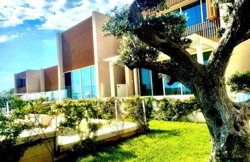 Jala Villa | Charming 2-bedroom villa with garden and Seaview in Green Coast, Palase