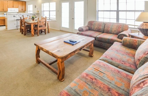 Highland Lake Estates Condo | Charming 2-bedroom with AC, WiFi in fantastic Lago Vista