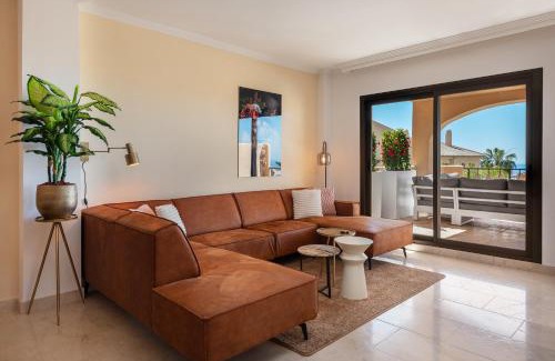 New Golden Mile Apartment | Modern Apartment with Scenic Views in Hacienda de Cifuentes