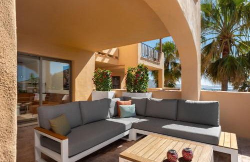 New Golden Mile Apartment | Modern Apartment with Scenic Views in Hacienda de Cifuentes
