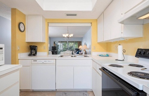 The Meadows Condo | Discover The Meadows: Family-Friendly Retreat with Pool