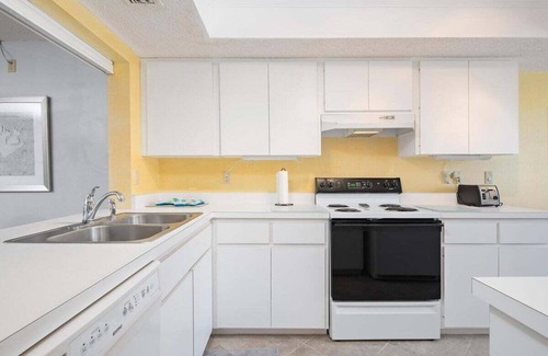 The Meadows Condo | Discover The Meadows: Family-Friendly Retreat with Pool
