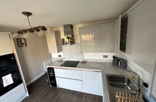 East Wickham Apartment | Cozy 2-BR House with WIFI, Parking & Garden | On Site Stays