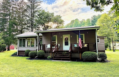 Valley Bend Cottage | Charming 2 BR, minutes from Audra State Park & nestled on Buckhannon River.
