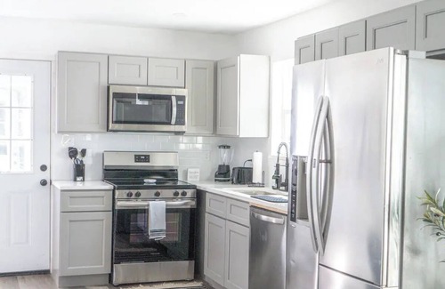 Greater Third Ward House | Charming 2BR Gem by UH - Ideal for Graduation Celebrations!