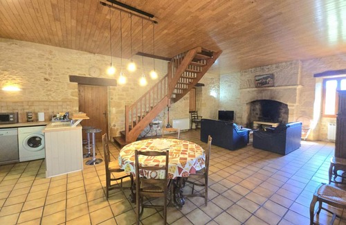 Saint-Andre-dAllas Cottage | Cozy Gite Saint-André-d'Allas with Spa & Family Amenities