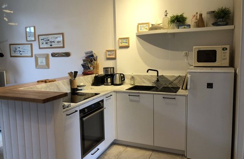Saint-Coulomb House | Beachfront 2-Room Retreat with Pool & Spa for Families