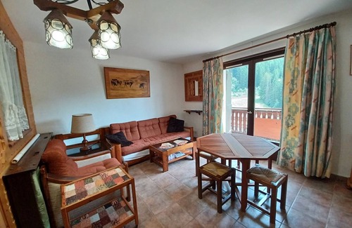 Station de Drouzin le Mont Apartment | Cozy Apartment Biot with Kitchen & Spa - Perfect for Families