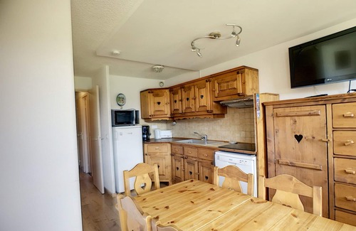 Reberty Apartment | Cozy Apartment Les Menuires with Spa & Family Amenities