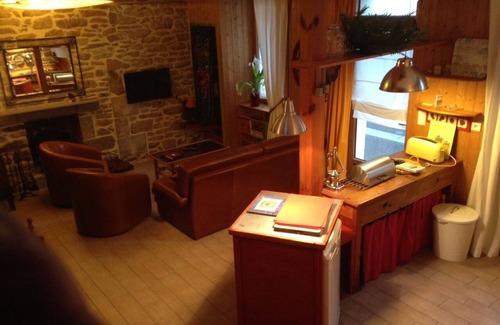 Concarneau House | Cozy Fisherman's House with Oceanfront Pool & Breakfast