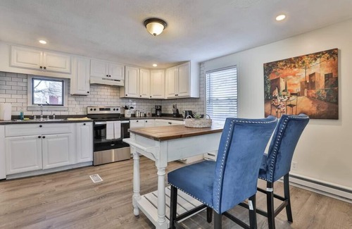 Salem House | Prime Salem NH Retreat with Ocean View & Spa Amenities