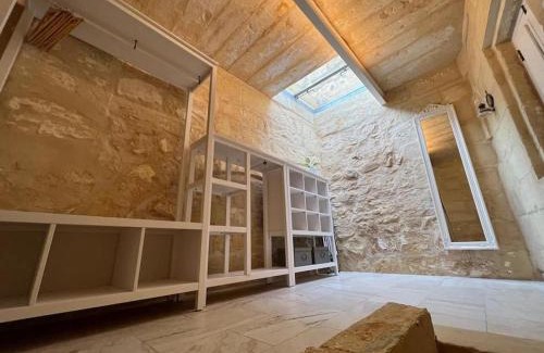 Zabbar House | Historic Cottage with Yard & Breakfast, Rated 8.5/10