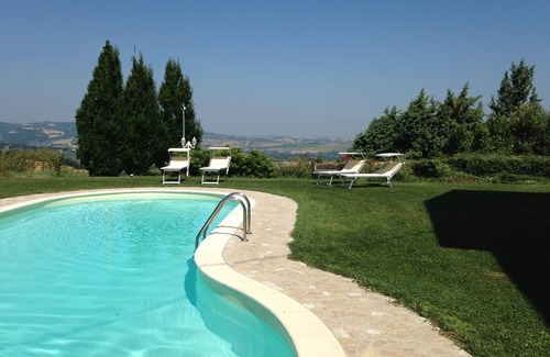 Montelabbate Villa | Inviting Villa with Pool near Beautiful Adriatic Beach