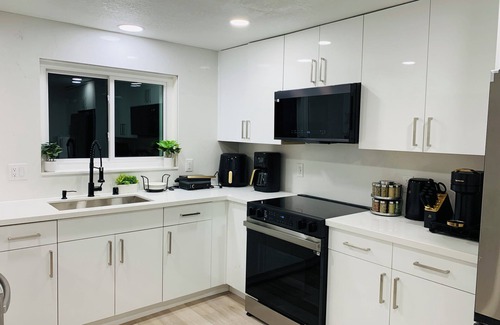 Central District House | Charming 2Bd& 2 B, with 3 Queens beds in brilliant Seattle