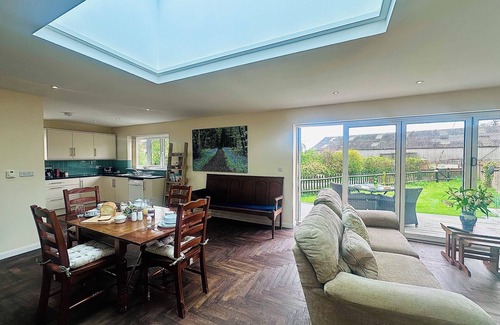 Maidstone House | Charming 2BD Country Bungalow on Working Farm in Kent Countryside