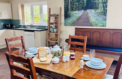 Maidstone House | Charming 2BD Country Bungalow on Working Farm in Kent Countryside
