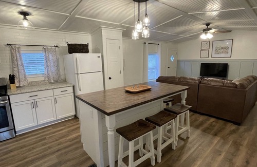Leesville House | Ideal 2-Bed Home near Fort Polk with Large Yard & Pets Welcome