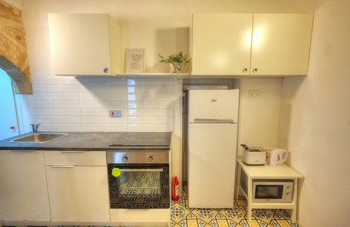 Valletta Ski Chalet | Stylish 2-Bedroom Townhouse in Valletta with Family Amenities