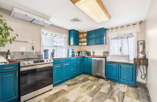 Warrenton House | Charming 2BR/1BA Retreat Near Astoria & Beach