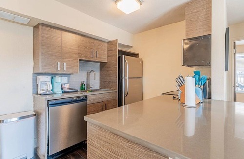 East Riverside - Oltorf Apartment | Cozy 2BR Suite with King Beds, Steps from Downtown