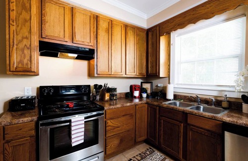 Montgomery Cottage | Inviting 2BR Pet-Friendly Cottage Near Capitol Attractions