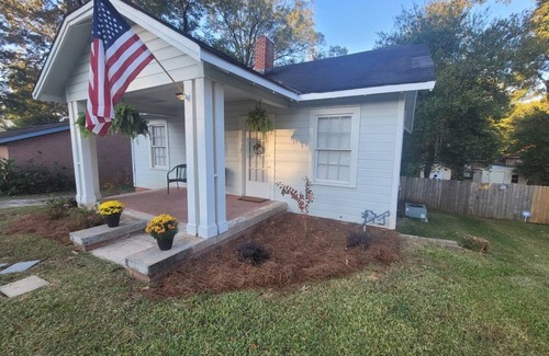 Montgomery Cottage | Inviting 2BR Pet-Friendly Cottage Near Capitol Attractions