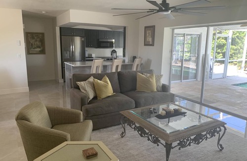 Englewood House | Charming 2BR Pool Home Near Manasota Key