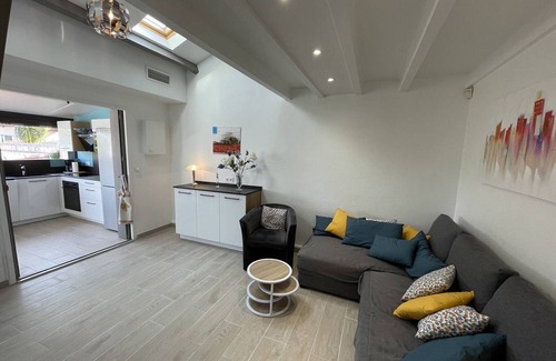 Saint-Cyprien Plage Villa | Cozy Villa Saint-Cyprien: Ideal for Families & Pets